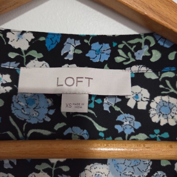 EUC LIKE NEW LOFT FLORAL V NECK WRAP FLUTTER SLEEVES TOP SZ XS - Picture 12 of 15